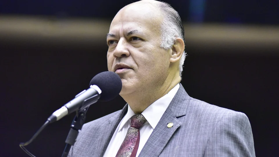 Comissão da Câmara debate projeto que impede o casamento homossexual