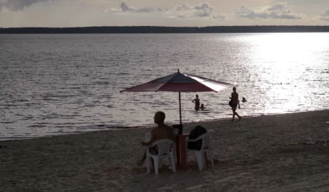 Seca em Manaus: prefeito avisa que praia da Ponta Negra será interditada na segunda