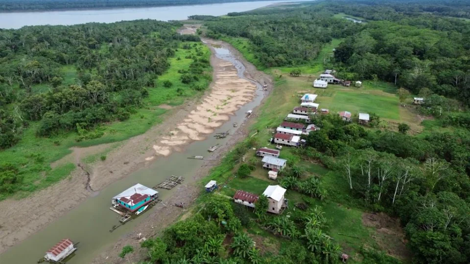 Seca pode reduzir 40% da capacidade de navegação no rio Amazonas em 15 dias