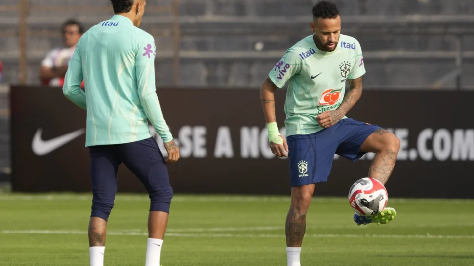 Brasil treina em Lima e Diniz deve manter a mesma escalação contra o Peru