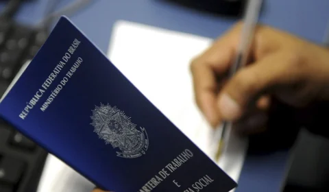 Taxa de desemprego cai para 7,8% no trimestre até agosto, mostra IBGE