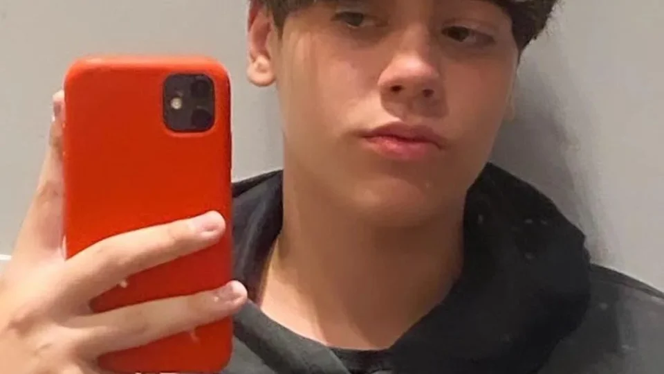 Torcedor do Corinthians, de 16 anos, morre após levar choque em SP