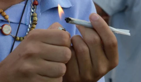 Três de cada 10 réus por tráfico no Brasil portam droga para uso pessoal