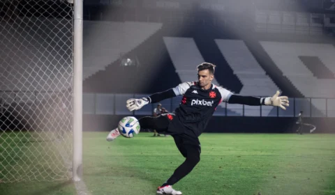 Vasco e Coritiba se enfrentam pela 24ª rodada do Brasileirão nesta quinta, 21