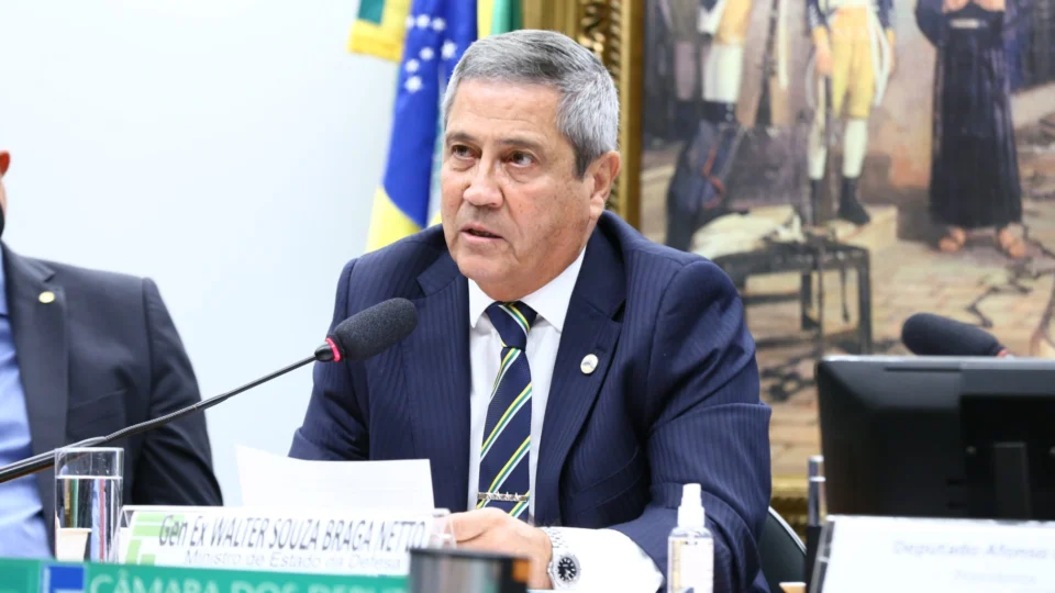 Braga Netto diz que contratos seguiram todos os trâmites legais