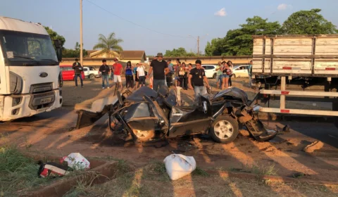 Motorista morre após ter carro esmagado por caminhões no Tocantins