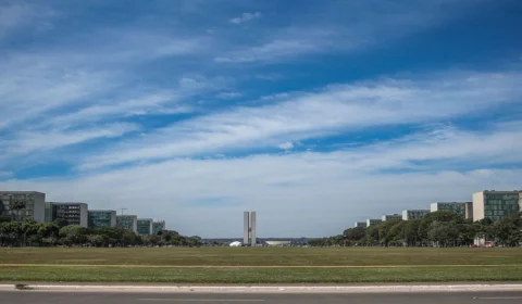 Lula negocia com Centrão e deve anunciar reforma ministerial