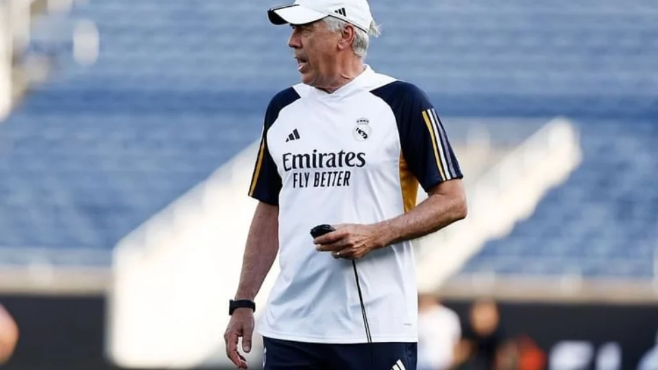 Técnico Ancelotti evita falar sobre renovação com Real Madrid