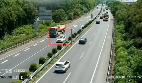 VÍDEO: pneu se desprende de caminhão e atinge BMW na China