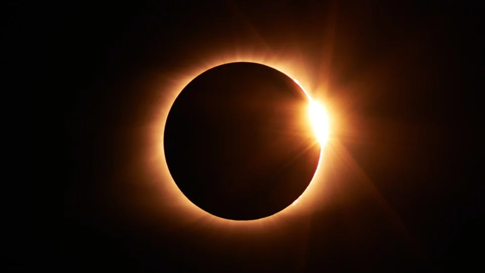 Eclipse Solar no Brasil: saiba como observar o fenômeno em outubro￼