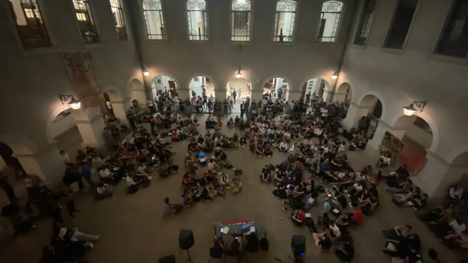 Estudantes da faculdade de Direito da USP entram em greve
