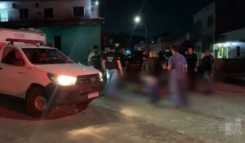 VÍDEO: homem é executado a tiros e tem corpo jogado no meio da rua em Manaus