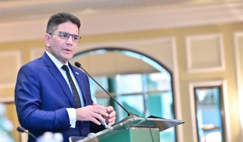 Acre sanciona leis de reestruturação, orçamento e isenção de IPVA; confira