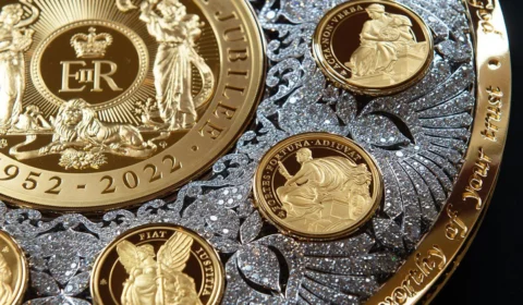 Moeda de Rainha Elizabeth II tem 4kg de ouro e vale cerca de R$ 115 milhões