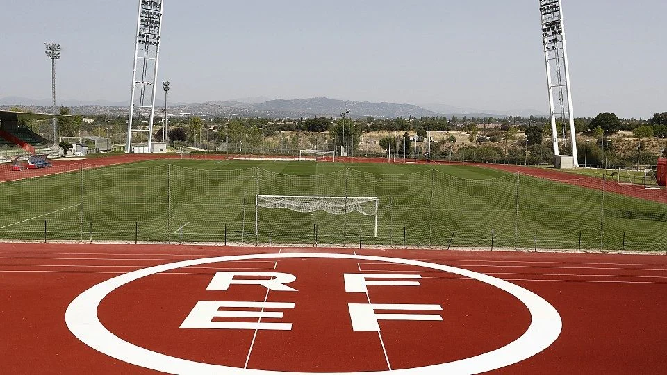 Juiz acusa Barcelona de suborno e polícia apreende documentos na RFEF