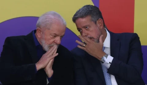 Em meio à reforma ministerial, Lula negocia mais dinheiro para o centrão