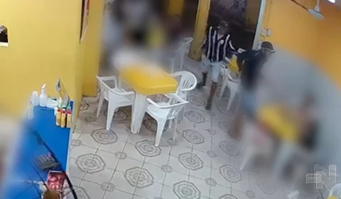VÍDEO: suspeitos agridem pessoas durante assalto a lanchonete em Manaus