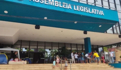 Em protesto, 50 famílias retiradas da Terra Prometida acampam na Aleac