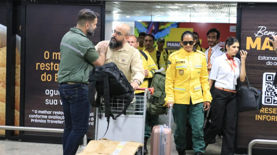 Brigadistas do Ibama chegam a Manaus para reforço no combate às queimadas