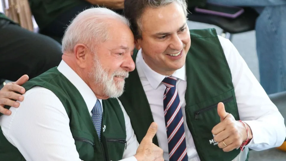 Em mensagem ao Dia do Professor, Lula e Camilo prestam homenagens aos profissionais