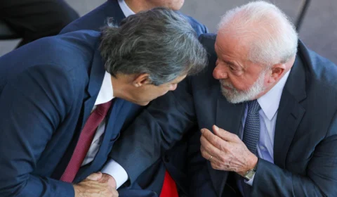 Declarações de Lula sobre a meta fiscal gera constrangimento a Haddad