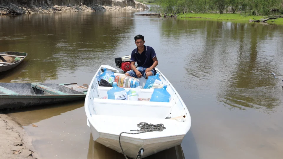 Seca no AM: famílias do ramal Frederico Veigas recebem doações na BR-174