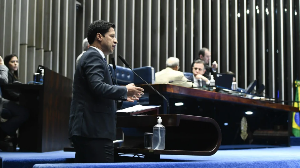 Segue para sanção do presidente Lula projeto que cria programa Desenrola Brasil