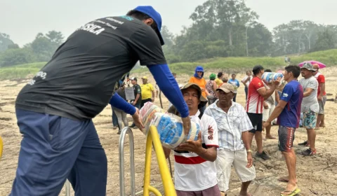 Seca no AM: mais de 500 famílias recebem alimentos no Baixo Amazonas