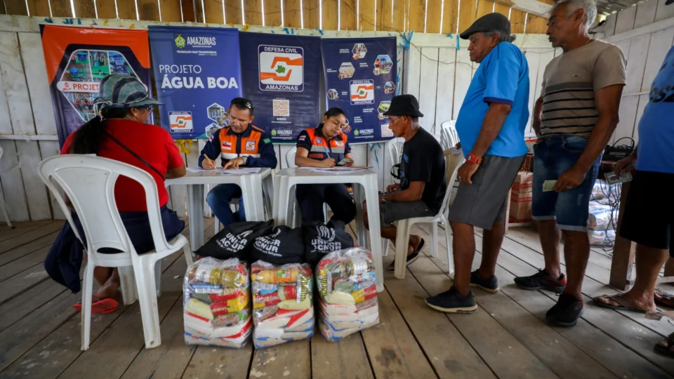 Seca no AM: municípios já receberam 1.000 toneladas de ajuda humanitária