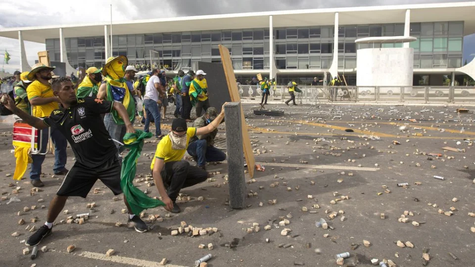 STF concede liberdade provisória a mais um acusado pelos atos de 8 de janeiro
