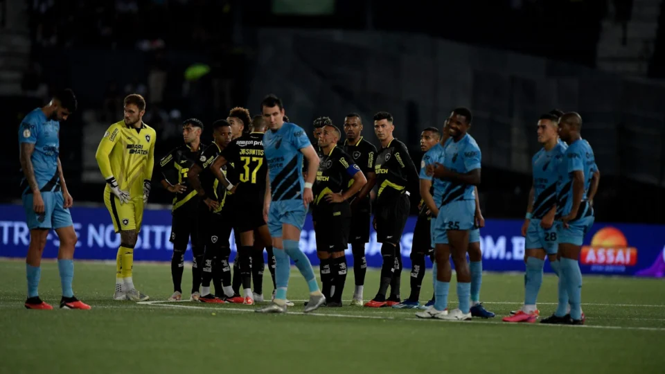 Botafogo e Athletico-PR disputam neste domingo, sem a presença do público