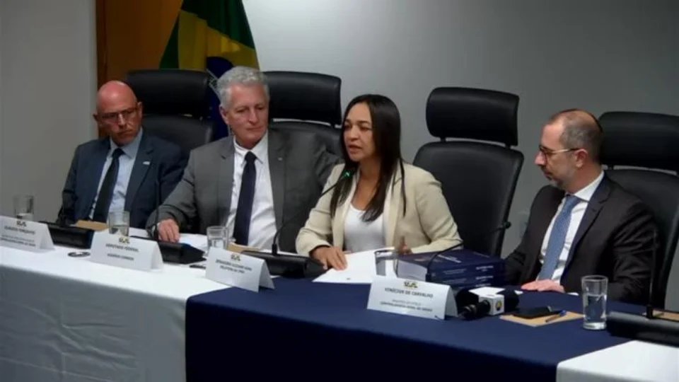 Relatório final da CPMI dos Atos do 8 de janeiro é entregue na CGU