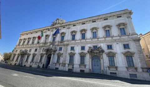 ‘Cansada de sustentar’: mãe italiana ganha direito de despejar filhos