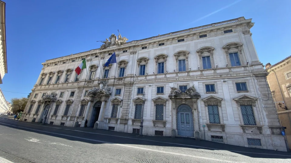 ‘Cansada de sustentar’: mãe italiana ganha direito de despejar filhos