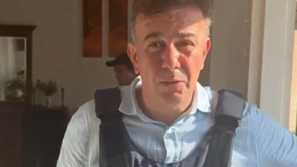 VÍDEO: repórter do SBT entra em pânico com míssil durante transmissão em Israel