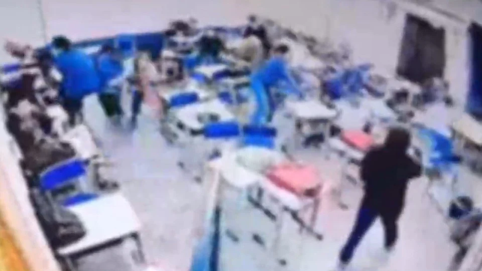 VÍDEO: veja o momento em que adolescente atira contra colegas em escola de SP 