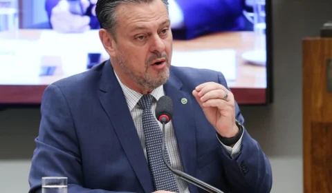 Ministro da Agricultura é exonerado para participar de votações no Senado