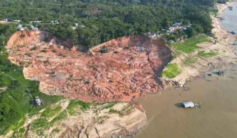 Como a seca no AM pode estar relacionada ao deslizamento em Beruri?