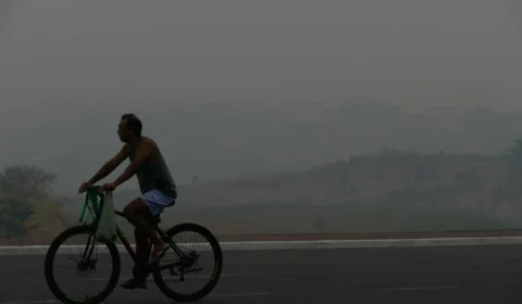 Defensor pede intervenção federal devido ‘inação do AM’ sobre queimadas
