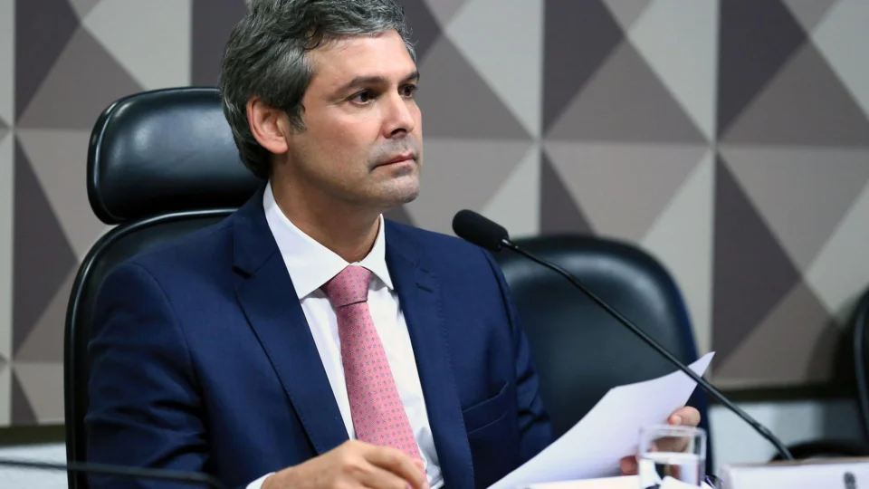 Deputado do PT cobra saída de Campos Neto do BC