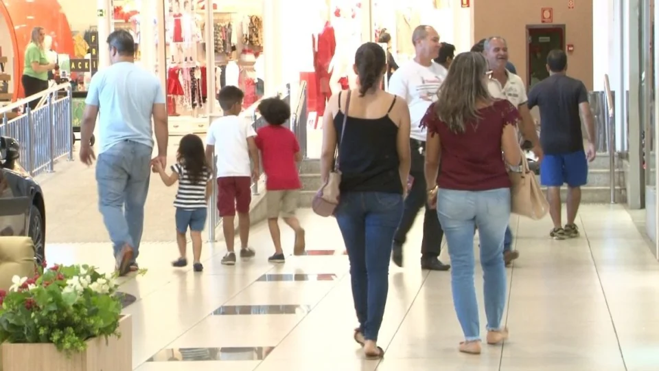 Confira horário do comércio em Manaus no feriado da padroeira do Amazonas