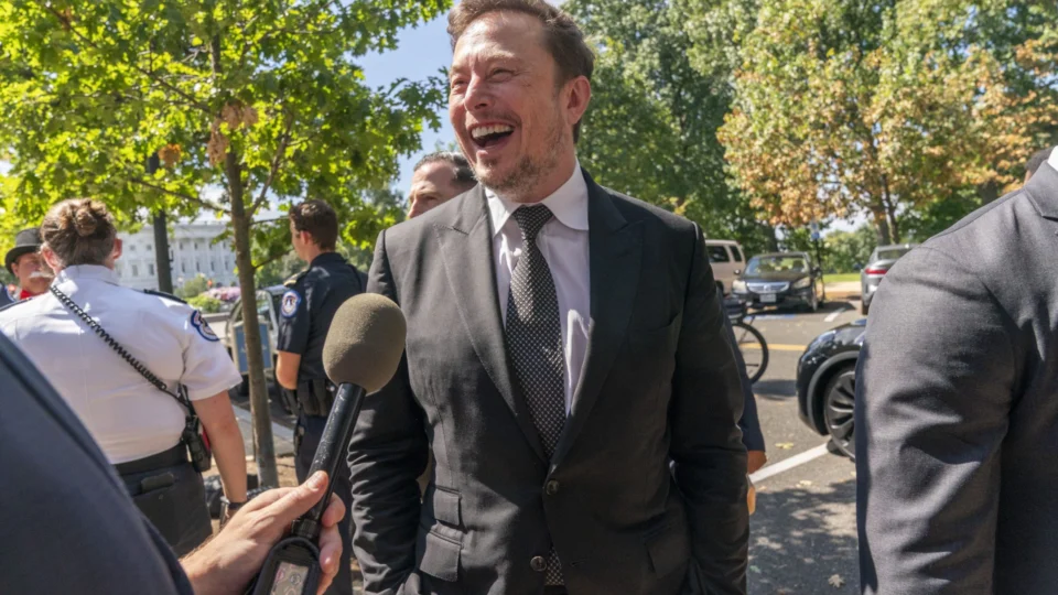 Elon Musk é investigado por possíveis violações na compra do Twitter
