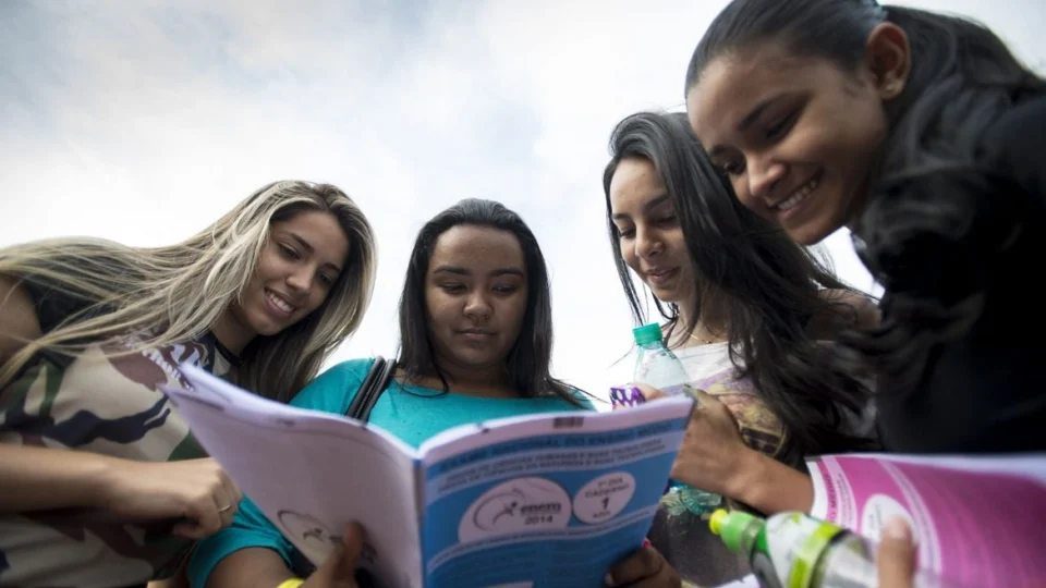 Enem 2023 terá provas coloridas pela primeira vez em 25 anos