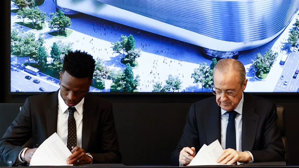 Real Madrid renova contrato com Vini Jr. até junho de 2027