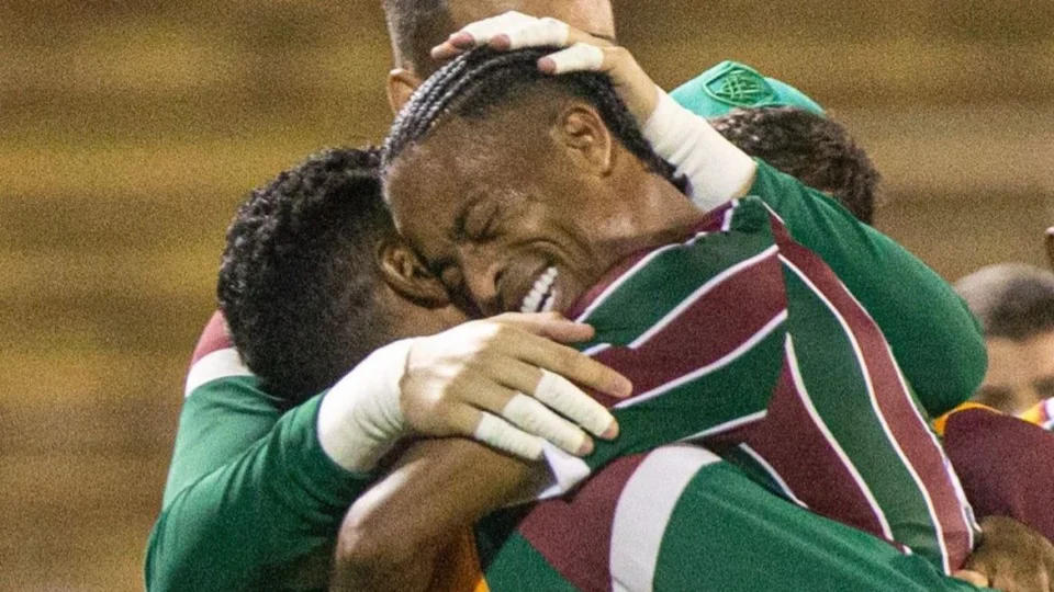 Desatenção inicial contra Goiás preocupa técnico Fernando Diniz