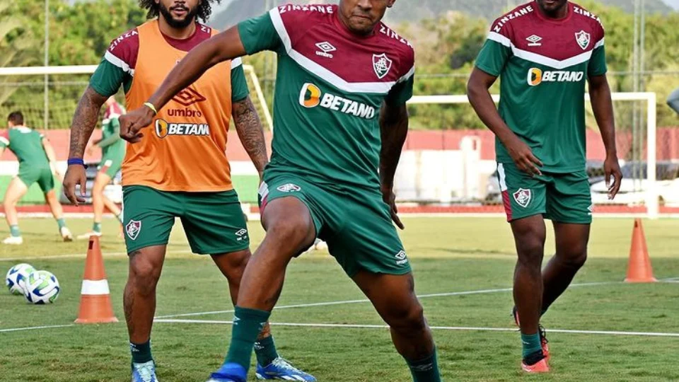 Fluminense busca vitória no jogo contra Goiás para recuperar confiança
