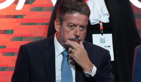 Sucessão na Câmara: Arthur Lira retornará a Brasília e pode anunciar apoio
