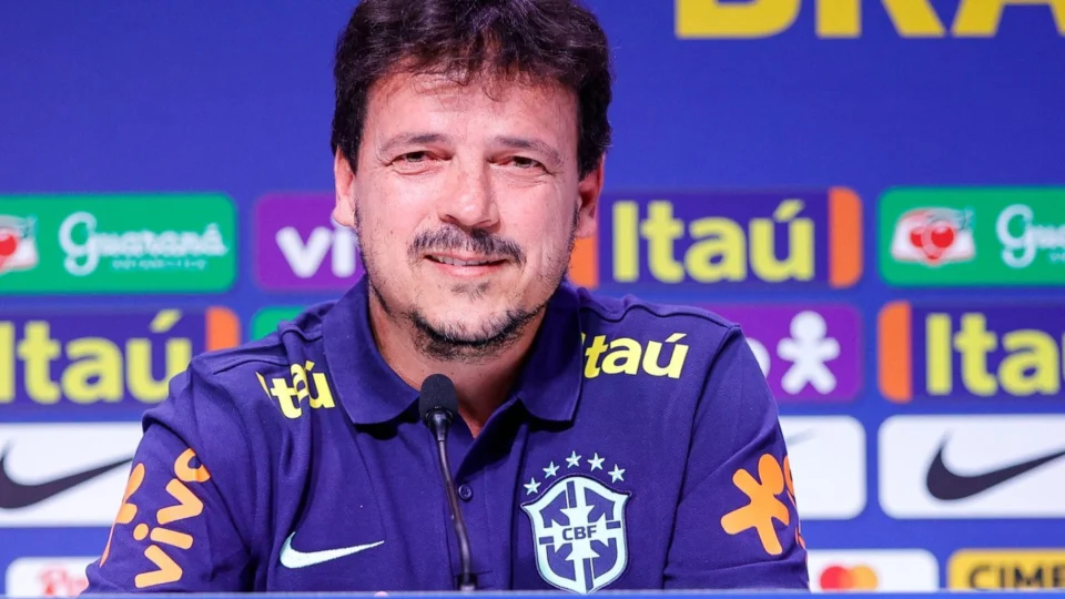 Diniz perde clássico, mas momento é de foco na Seleção