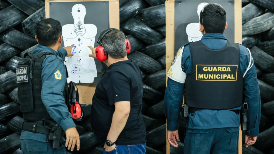 Guarda Municipal terá fuzil e metralhadora em Manaus, diz prefeito
