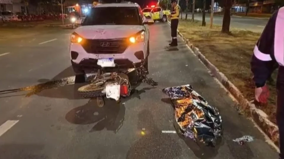 Idoso morre após motocicleta colidir com carro em avenida de Palmas